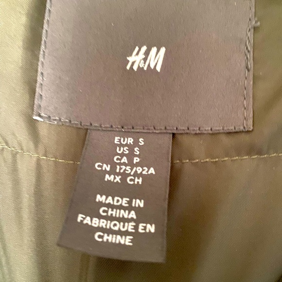 Dark green H&M jacket, waterproof and barely worn - Picture 4 of 4